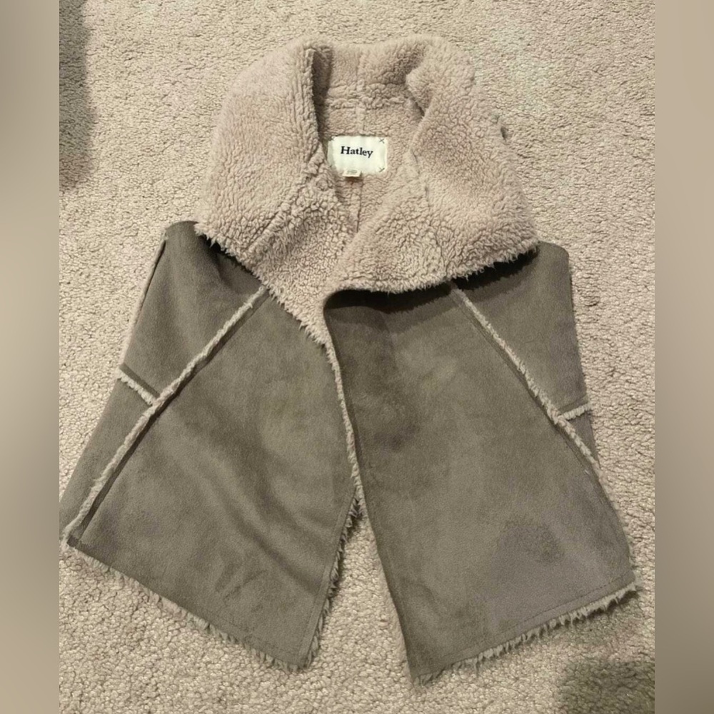 Boutique brand Hatley micro suede girls Sherpa vest size 7